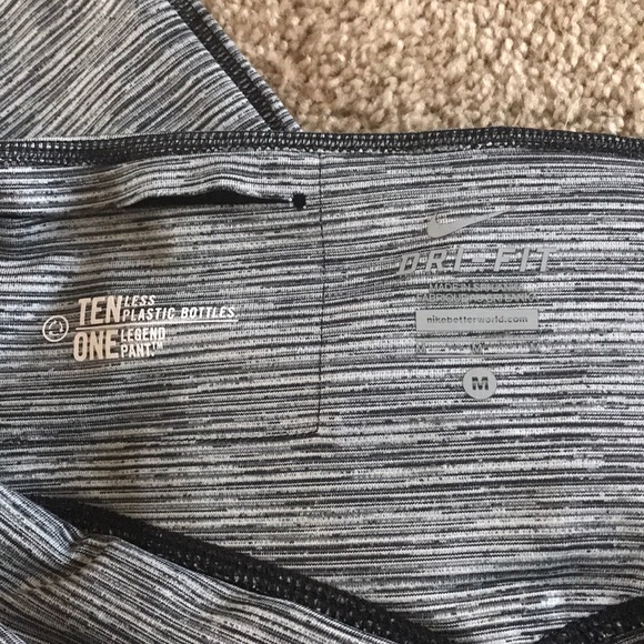 Women’s Nike leggings - Picture 3 of 3